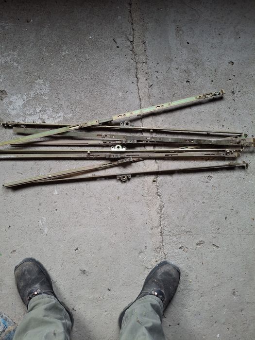 Okucia okienne do  drewnianych okien.