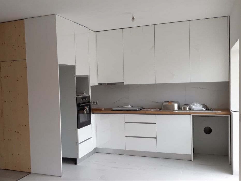 Cozinhas e roupeiros por medida *Fabricante*