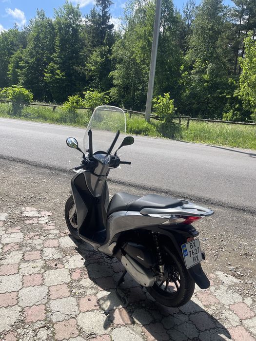 Honda sh 150.