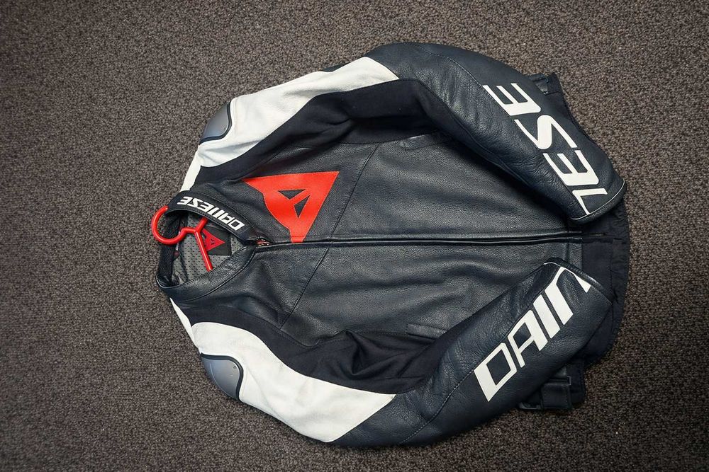 Casaco Dainese em Pele – Tamanho M – Excelente Estado