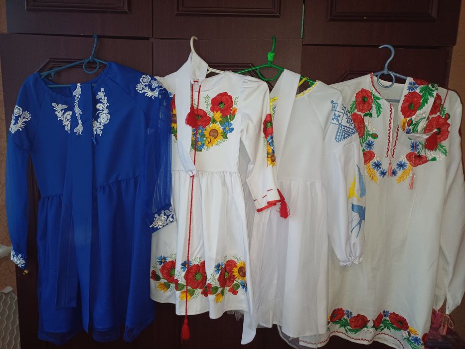 Здаю в аренду дитячі сукні