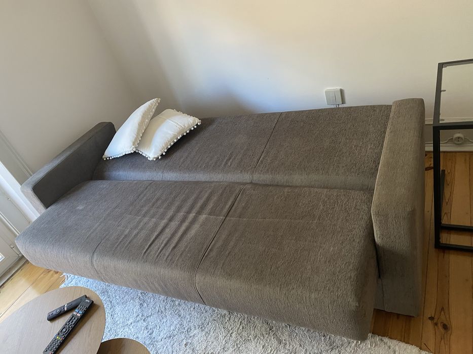 Sofá cama com arrumação