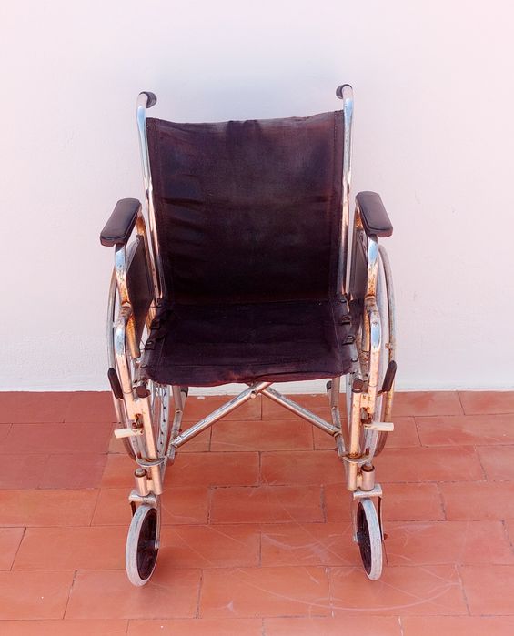 Cadeira de rodas colapsável
