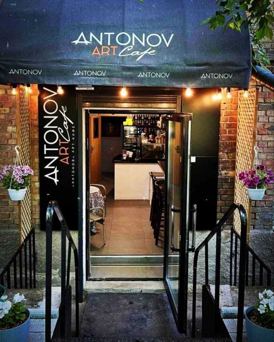 Антонова 10, Арендует кафе 15000гр. в месяц все город коммуникациями