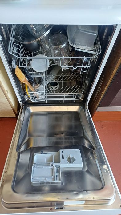 Посудомийна машина Ariston LSF 712