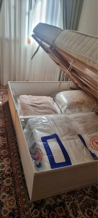 Cama Casal XXL King Size (1,90x2m) + 2 Colchões Ortopédicos (Arrumação) – Como Nova!