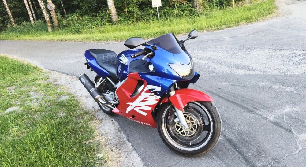 Honda  CBR 600 F4 - 2000 rok- po serwisie, gotowy do jazdy.