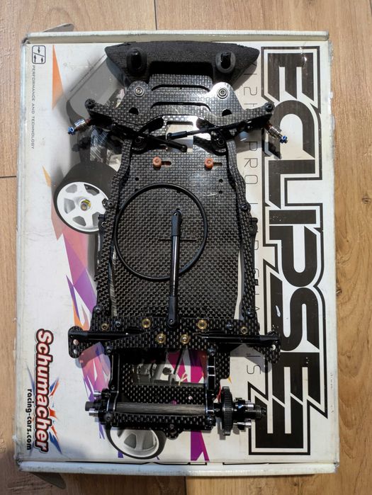Model  Schumacher Eclipse 3 pancar, 1/12 bez elektroniki