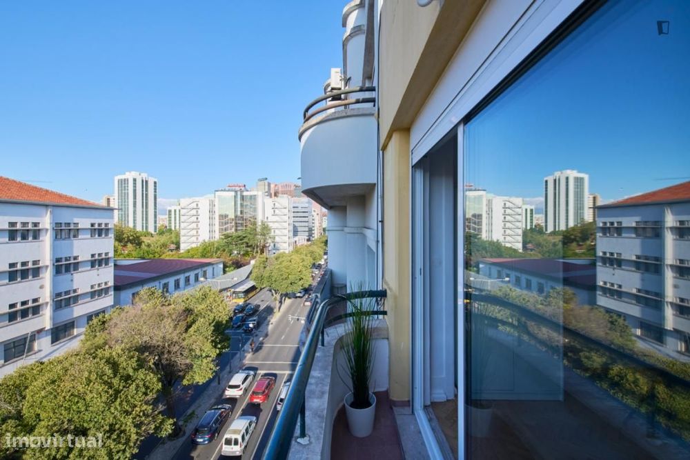 Quarto - localizado em Entrecampos Lisbon