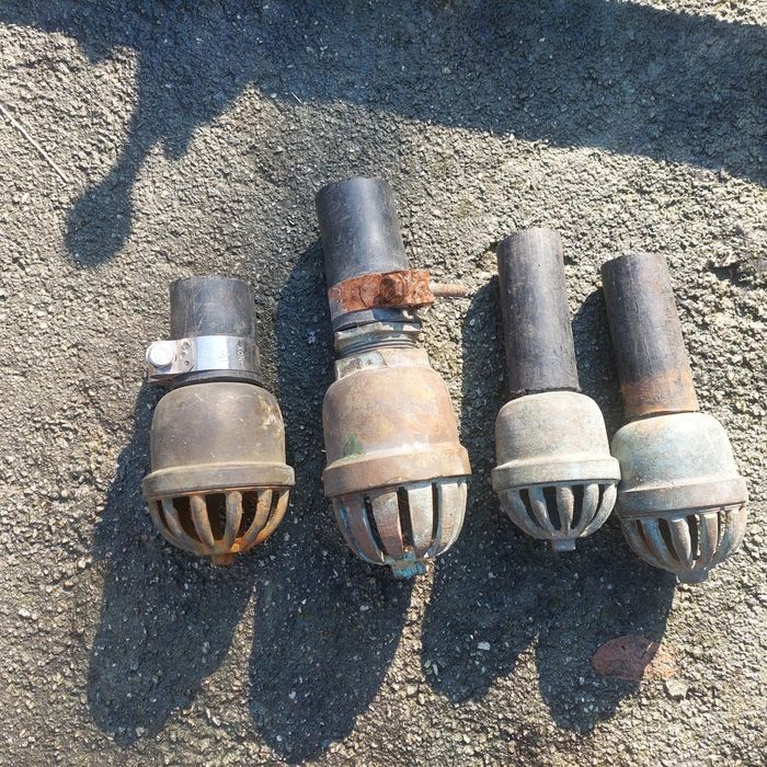 Chupadores de água,pinhas em latão..