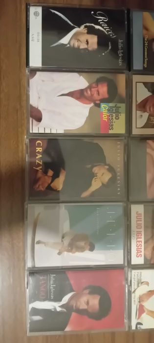Cassetes de Música do Artista Internacional Júlio Iglésias.