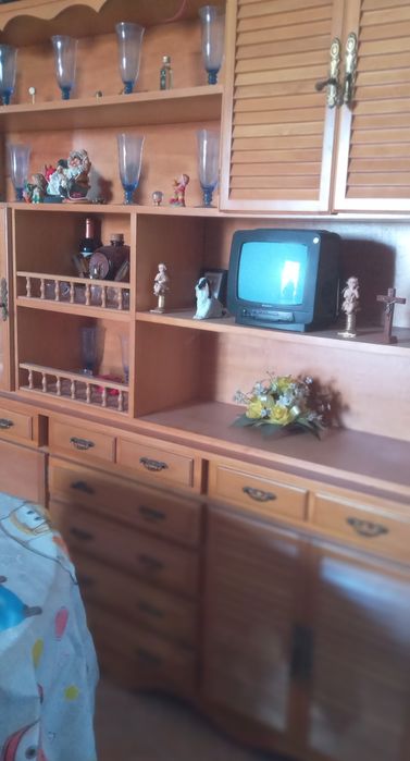 Armario de sala em bom estado