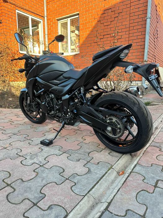 Suzuki GSX s 750