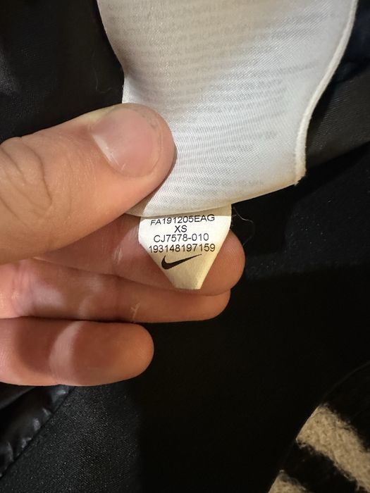 Nike куртка жіноча xs