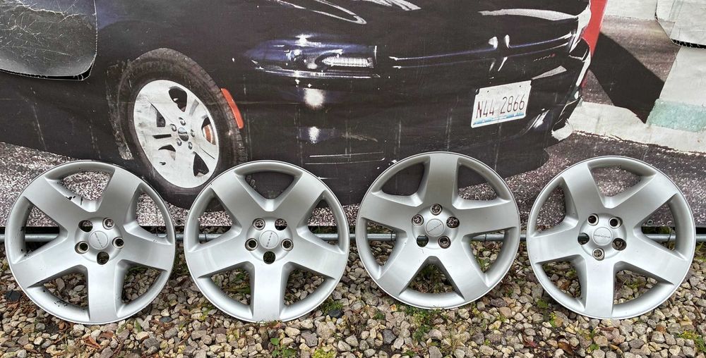 Dodge Charger Kołpaki Oryginalne R18 Komplet ZY74ZDJAC