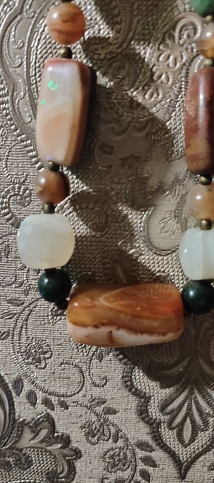 Бусы из натуральных камней старинные