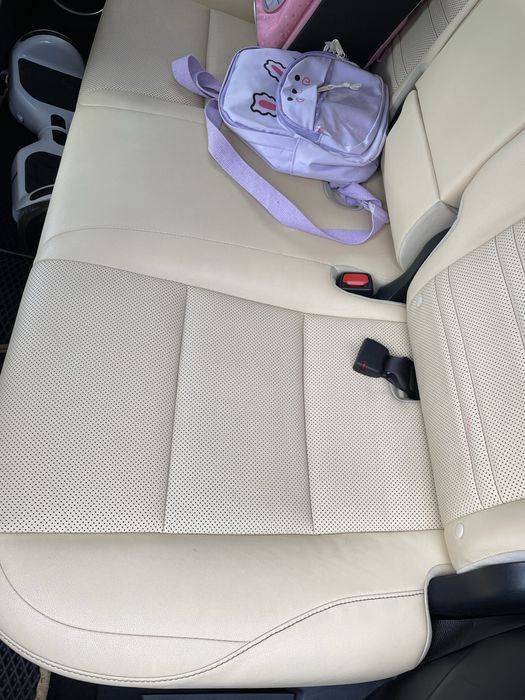 Автомобіль LEXUS