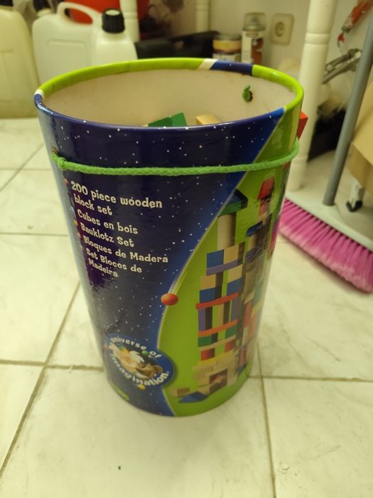 Jogo didático com 200 peças em madeira