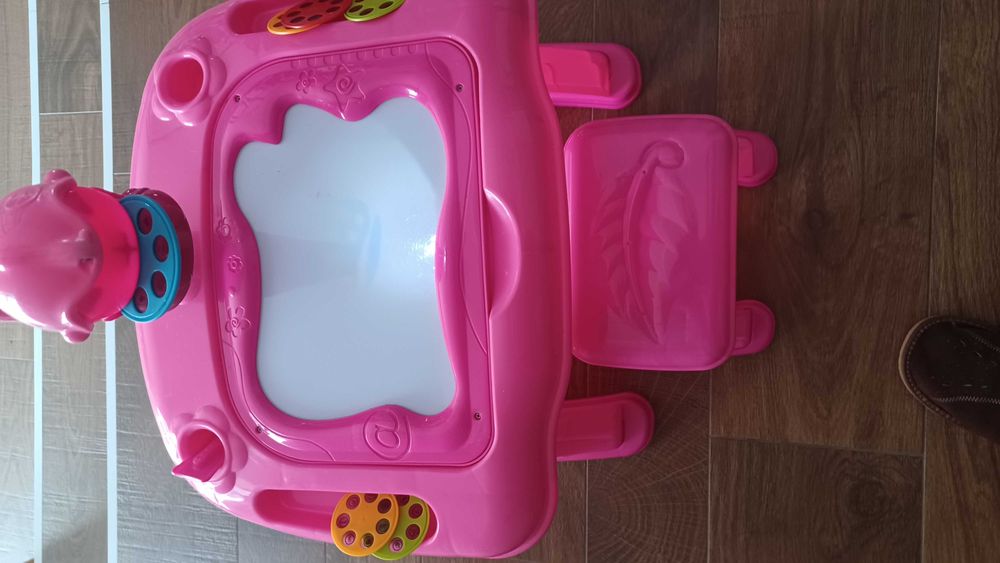 Stolik interaktywny z krzesełkiem