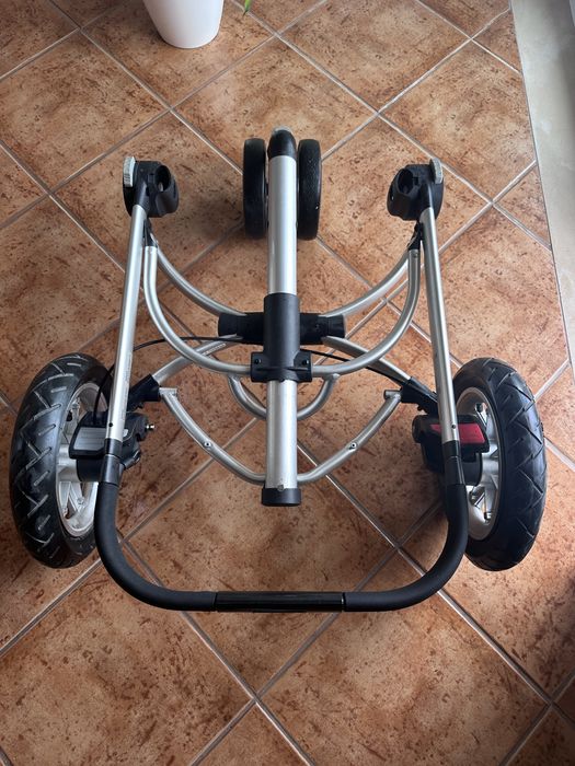 Carrinho de bebé maxi cozi quinny