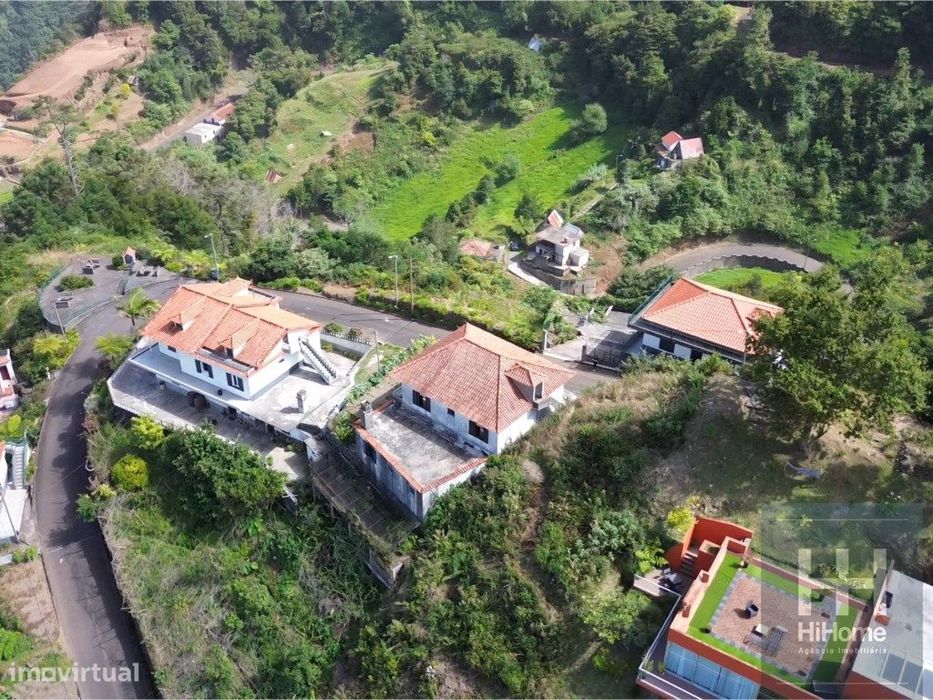 Moradia T5 para Recuperar | Ilha, Santana