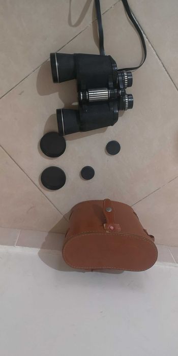 Binóculos com caixa de arrumação