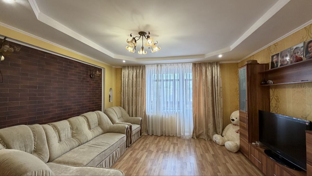 Продам трьохкімнатну квартиру в тихому центрі
