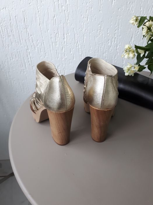 Жіноче взуття 37 р