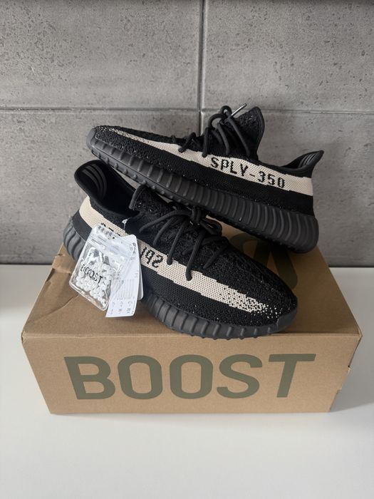 Yeezy 350v2 Oreo
