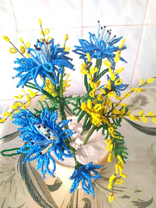 Весняні квіти із бісеру