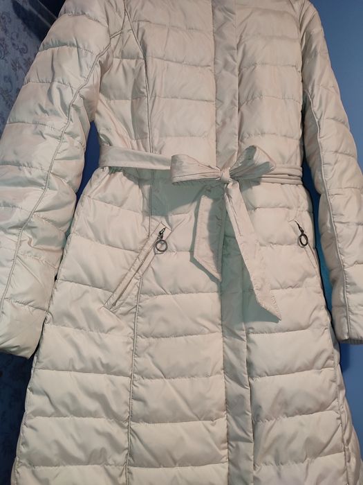 Тепла світла куртка