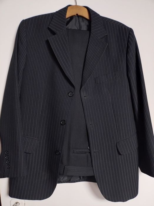Garnitur czarny w paski