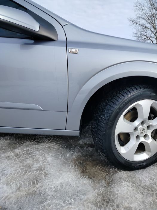 Астра H універсал 1.6.бензин