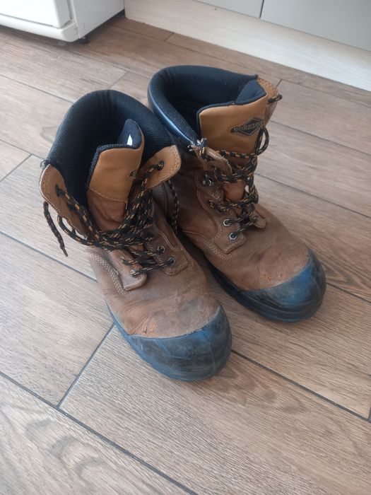 Взуття WORKLOAD  продам