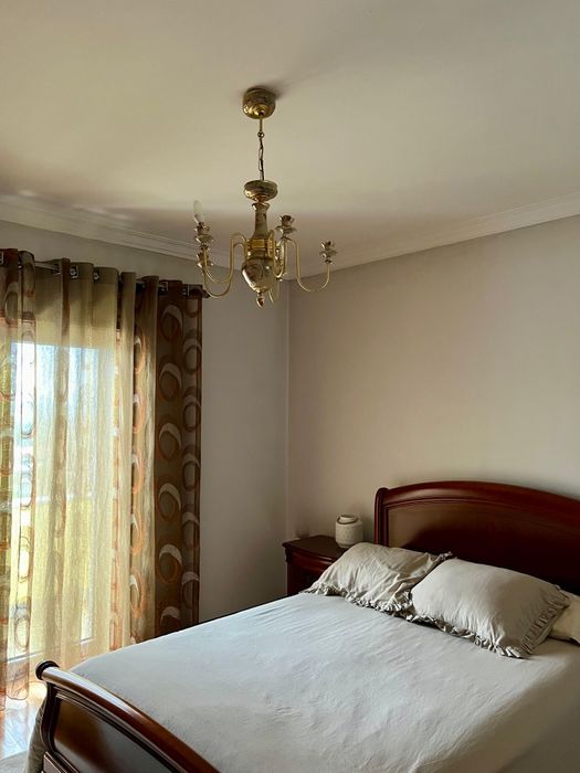 Vendo candeeiro de teto em porcelana maravilhoso