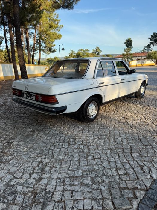 Mercedes-Benz 200 — fotografia 4