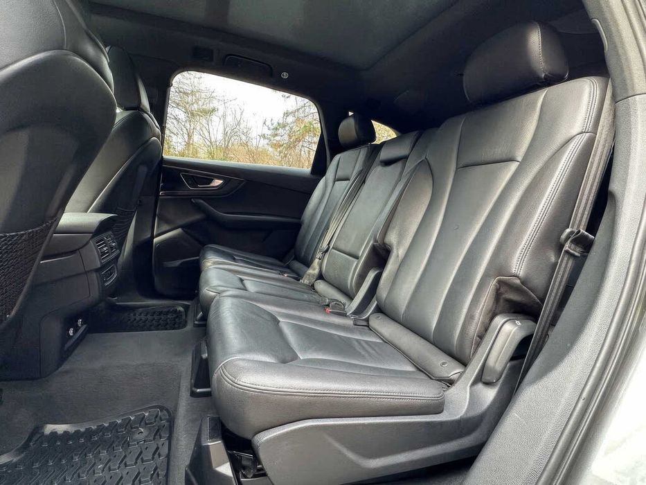 Audi Q7      2018