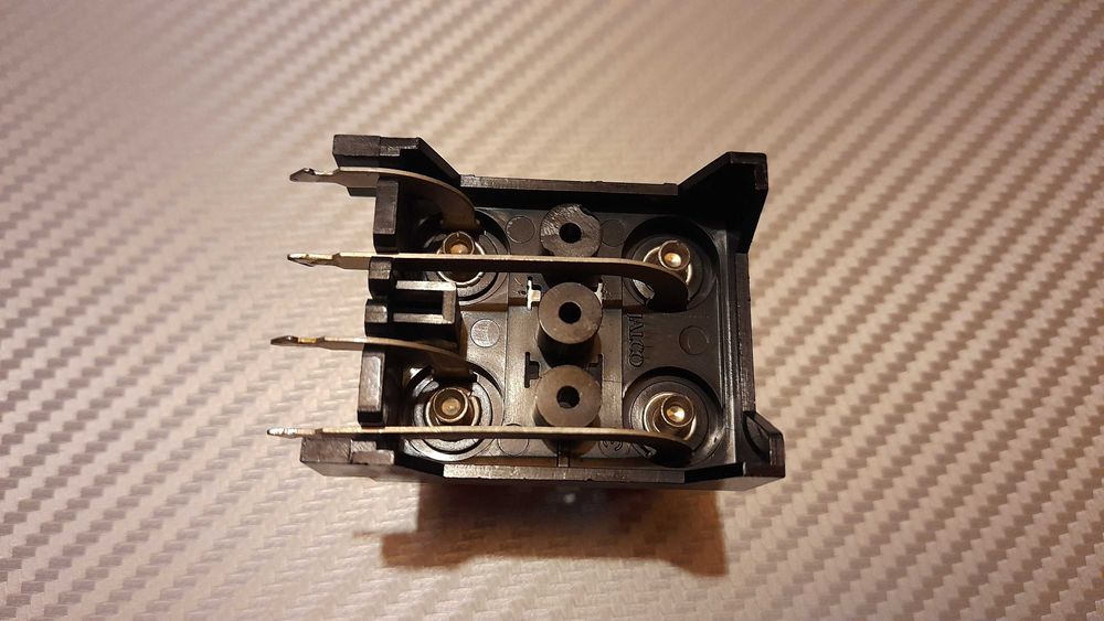 Gniazdo, terminal głośnikowy do wzmacniaczy PIONEER z lat 90