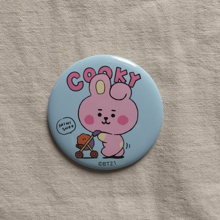Продаж значка кукі БТС (BT21)