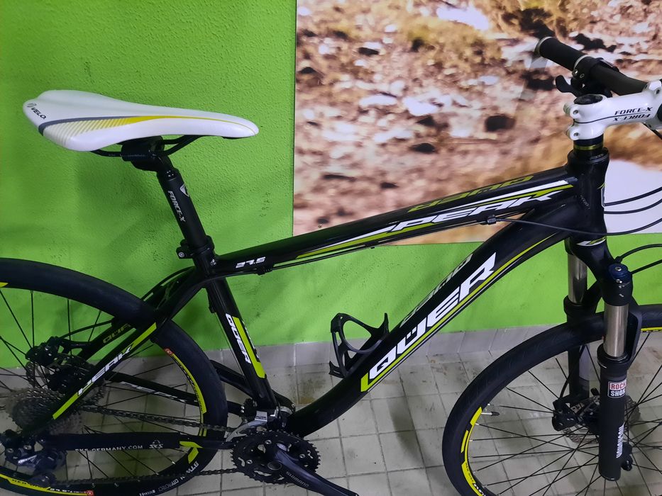 Btt semi nova com pneus de estrada