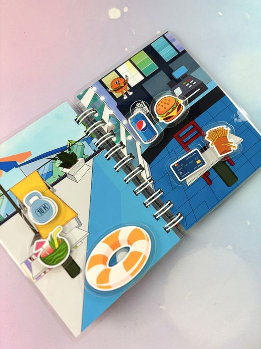 Roblox Brookhaven książeczka z elementami na rzepy