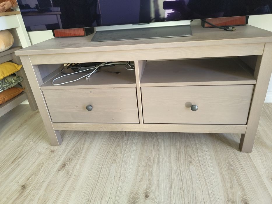 Szafka RTV drewniana lite drewno szarobrązowa Hemnes Ikea