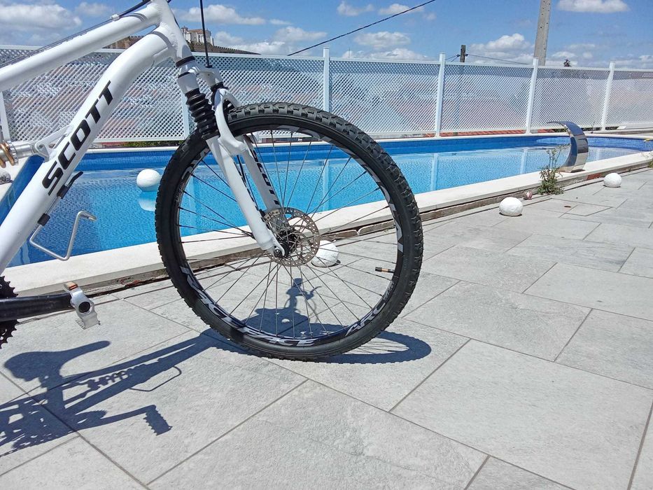 Bicicleta BTT totalmente revista