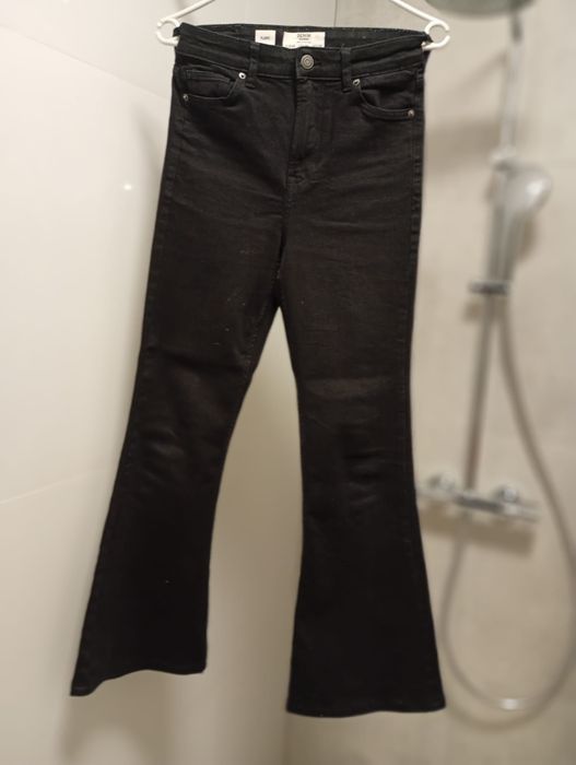 Dzwony jeansy. Bershka. Rozmiar EUR 32.