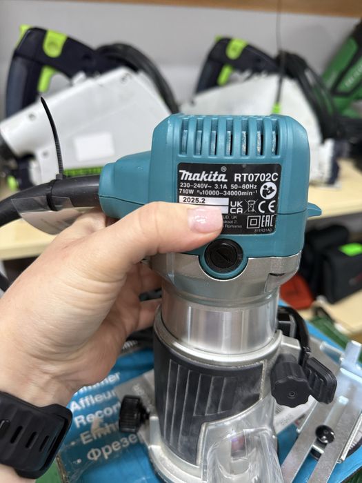 Frezarka Makita RT0702C używana sprawna