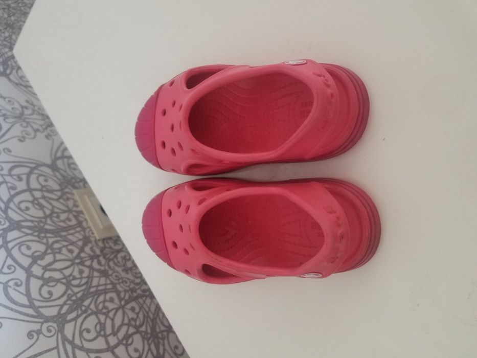 Босоножки Crocs