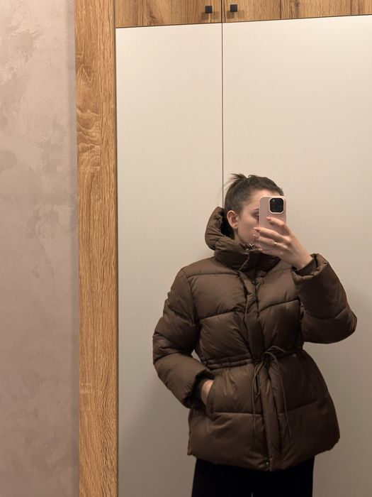 Нова куртка пуфер жіноча демісезонна на завязках коричнева молочна