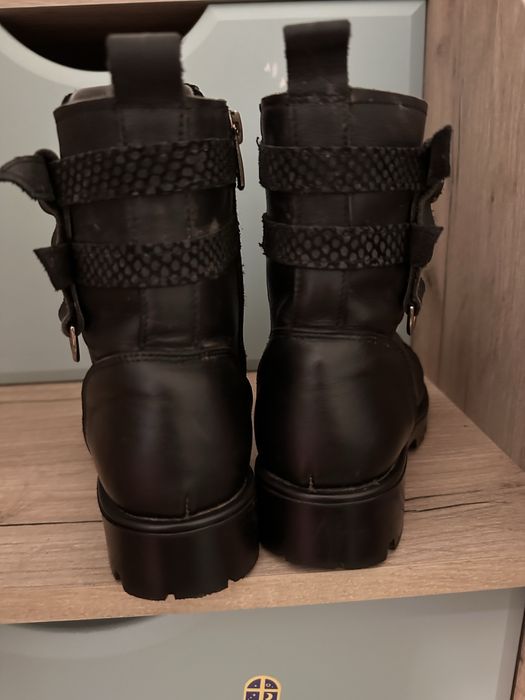 Зимові черевики для дівчинки