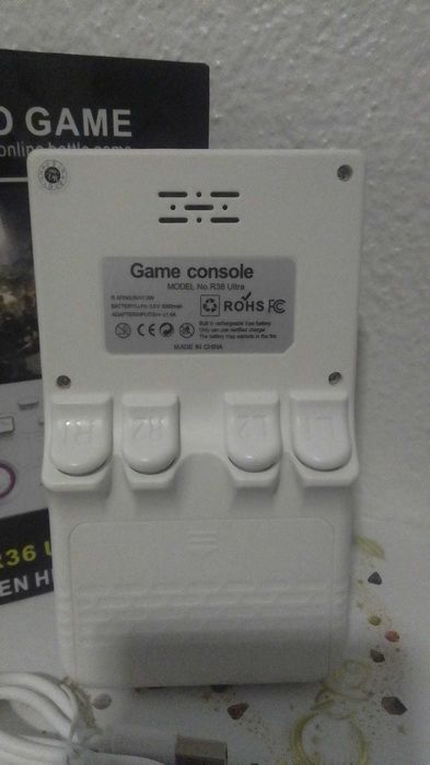 Consola Portátil Retrô R36 Ultra - Branco - Nova!!