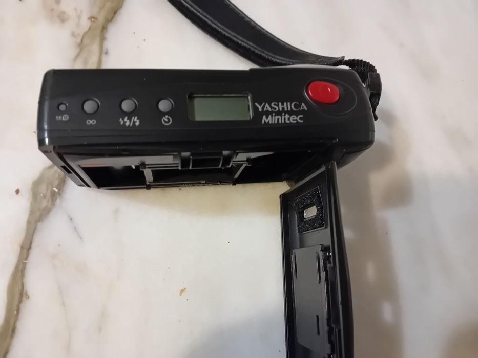 Câmara Fotográfica Antiga Yashica MiniTec c/Avaria